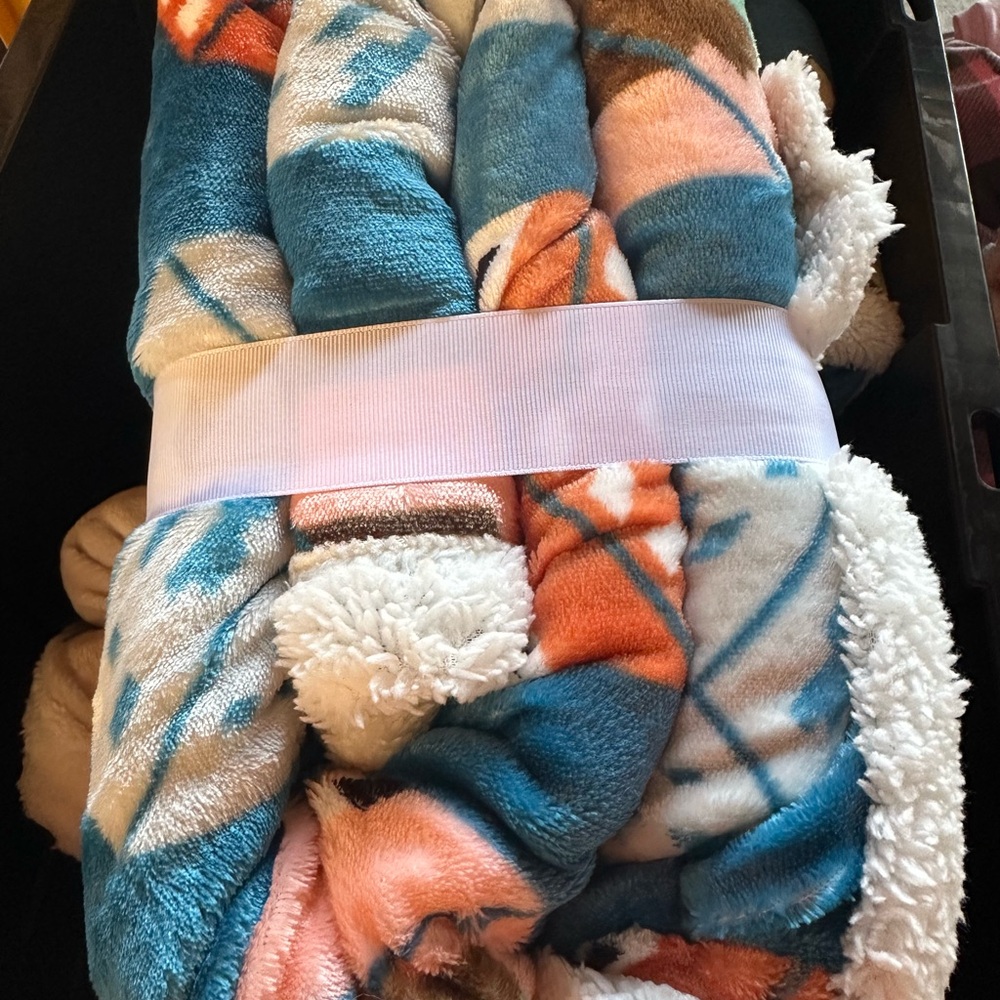 Minecraft Earth Sherpa Backed Blanket - Blue & Cream - Picture 3 of 3